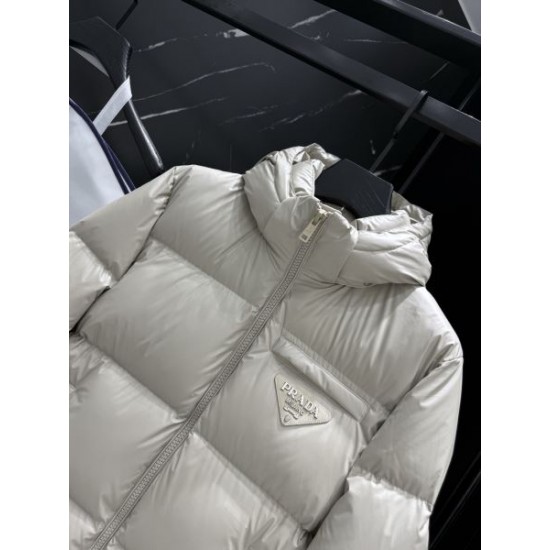 2025FW PRADA プラダ 印象深いデザイン ダウンジャケット