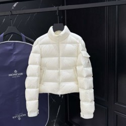 2025FW MONCLER モンクレール 抜け感と快適さを両立 ダウンジャケット