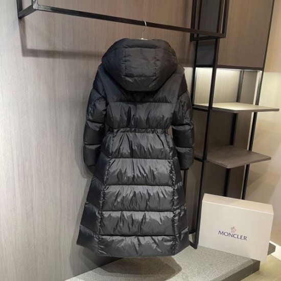 2025FW MONCLER モンクレール 今年らしい旬の着こなし ダウンジャケット
