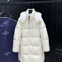 2025FW MONCLER モンクレール 人気急上昇の注目モデル ダウンジャケット