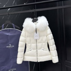 2025FW MONCLER モンクレール 今季セレブ愛用の新作 ダウンジャケット