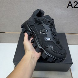 2025秋冬新作 PRADA プラダ メンズ スニーカー 最新デザイン 一目惚れ必至の一足