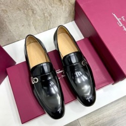 2025秋冬新作 FERRAGAMO サルヴァトーレ フェラガモ メンズ用 ビジネスシューズ 贈り物にも最適な上質感