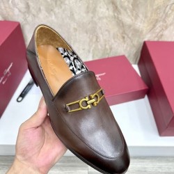 2025秋冬新作 FERRAGAMO サルヴァトーレ フェラガモ メンズ用 ビジネスシューズ 大人の魅力を引き立てる逸品