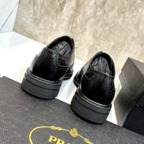 2025秋冬新作 PRADA プラダ メンズ用 ビジネスシューズ 冬に映えるスタイリッシュな一足
