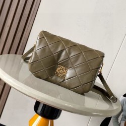 2025FW LOEWE ロエベ レディースバッグ ショルダーバッグ トレンド感抜群のスタイル