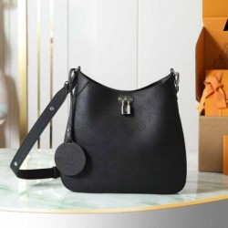 2025FW LOUIS VUITTON ルイヴィトン レディース トートバッグ 足元から注目される高感度デザイン