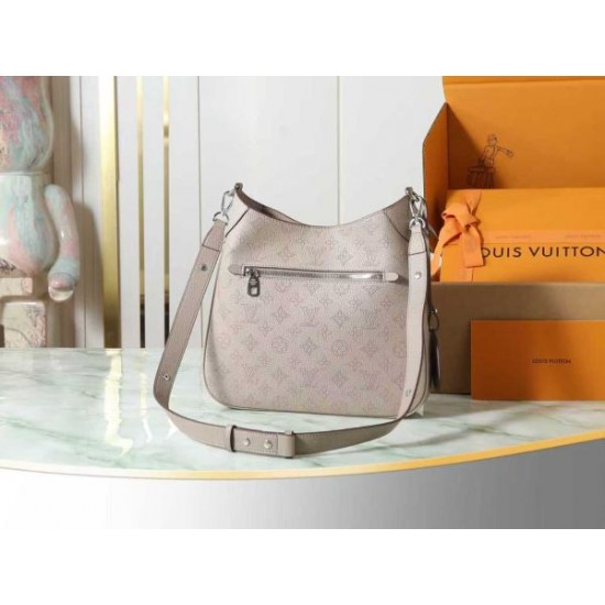 2025FW LOUIS VUITTON ルイヴィトン レディース トートバッグ 足元から注目される高感度デザイン