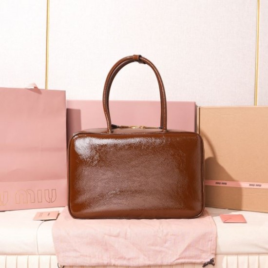 2025FW MIU MIU ミュウミュウ レディース トートバッグ 限定発売の冬季最新作