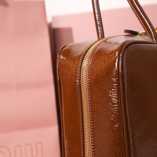 2025FW MIU MIU ミュウミュウ レディース トートバッグ 限定発売の冬季最新作