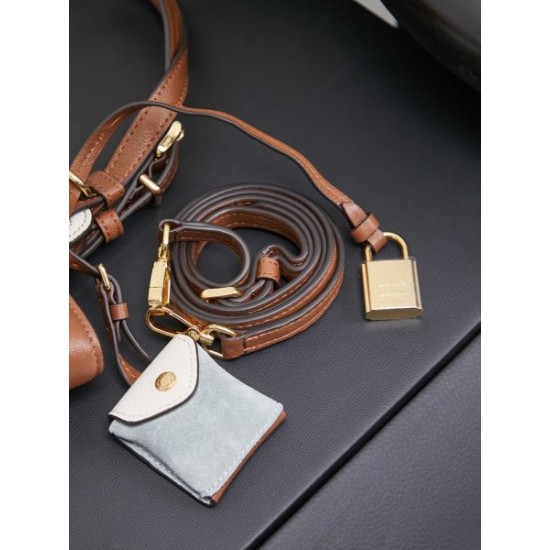 2025FW MIU MIU ミュウミュウ レディース トートバッグ 大切な方への最適ギフト