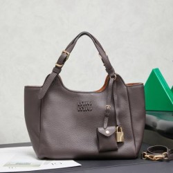 2025FW MIU MIU ミュウミュウ レディース トートバッグ 見逃せない今冬注目新作