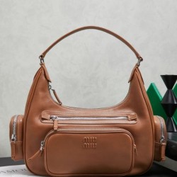 2025FW MIU MIU ミュウミュウ レディース トートバッグ 存在感抜群の新作デザイン