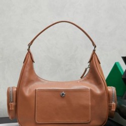 2025FW MIU MIU ミュウミュウ レディース トートバッグ 存在感抜群の新作デザイン