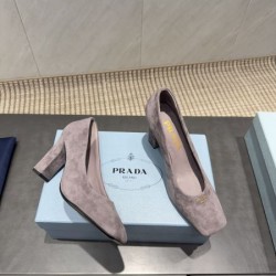 2025FW 雑誌＆街で話題の人気 PRADA プラダ ハイヒール