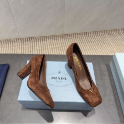 2025FW 雑誌＆街で話題の人気 PRADA プラダ ハイヒール