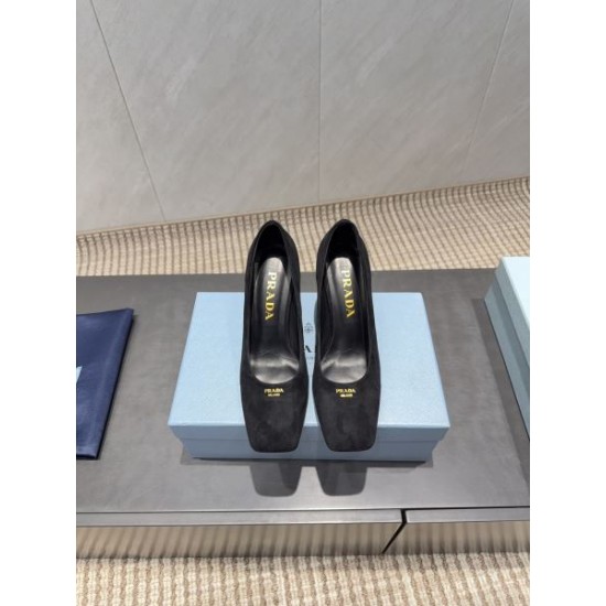 2025FW 雑誌＆街で話題の人気 PRADA プラダ ハイヒール