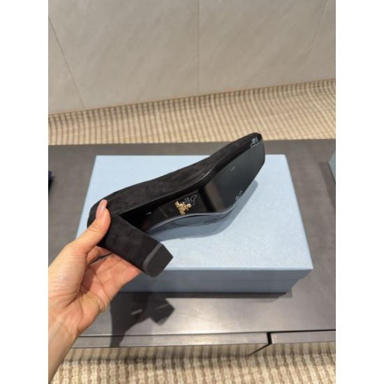 2025FW 雑誌＆街で話題の人気 PRADA プラダ ハイヒール