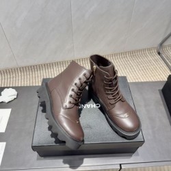 2025FW レトロ感が映える旬スタイル CHANEL シャネル ブーツ