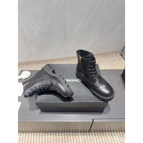2025FW レトロ感が映える旬スタイル CHANEL シャネル ブーツ