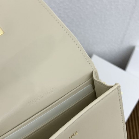 2025FW 二つ折り財布 CELINE セリーヌ この冬、心ゆくまで楽しめるアイテム