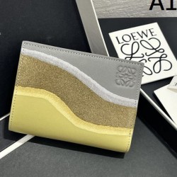 2025FW 二つ折り財布 LOEWE ロエベ 人気モデル、今冬の注目新作