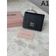 2025FW 二つ折り財布 MIU MIU ミュウミュウ 話題沸騰中の最新冬季新作