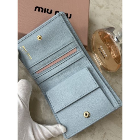 2025FW 二つ折り財布 MIU MIU ミュウミュウ 話題沸騰中の最新冬季新作