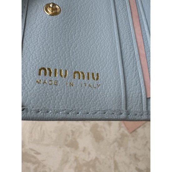 2025FW 二つ折り財布 MIU MIU ミュウミュウ 話題沸騰中の最新冬季新作