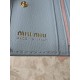 2025FW 二つ折り財布 MIU MIU ミュウミュウ 話題沸騰中の最新冬季新作