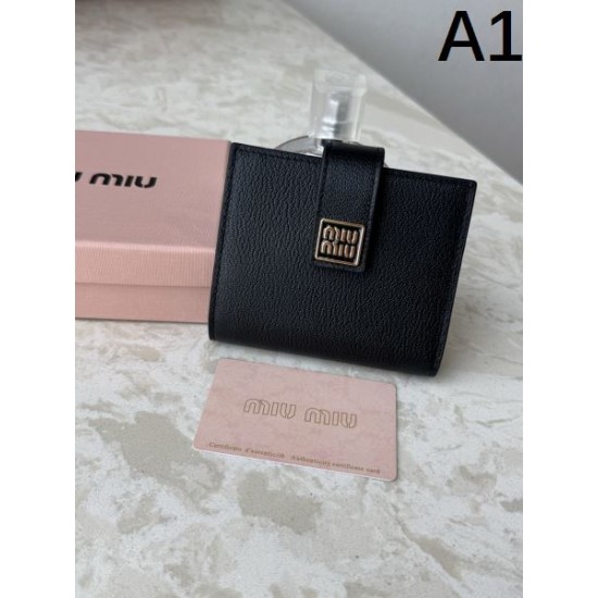 2025FW 二つ折り財布 MIU MIU ミュウミュウ この冬、心ゆくまで楽しめる逸品