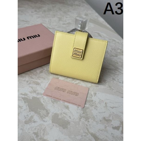 2025FW 二つ折り財布 MIU MIU ミュウミュウ この冬、心ゆくまで楽しめる逸品