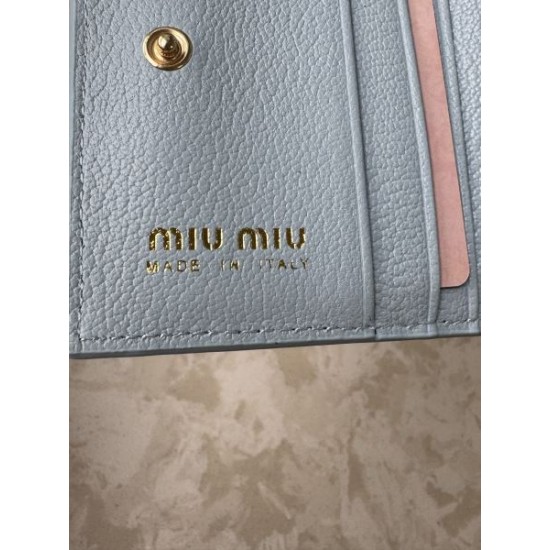 2025FW 二つ折り財布 MIU MIU ミュウミュウ この冬、心ゆくまで楽しめる逸品