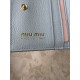 2025FW 二つ折り財布 MIU MIU ミュウミュウ この冬、心ゆくまで楽しめる逸品