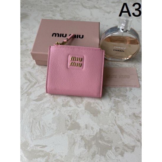 2025FW 二つ折り財布 MIU MIU ミュウミュウ 注目度アップ中の冬季新作