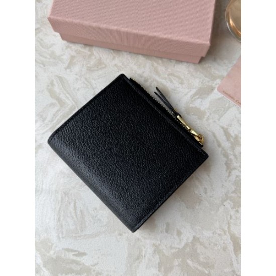 2025FW 二つ折り財布 MIU MIU ミュウミュウ 注目度アップ中の冬季新作