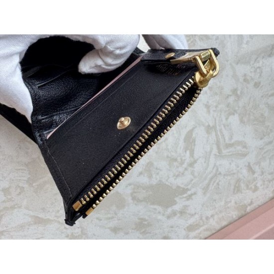 2025FW 二つ折り財布 MIU MIU ミュウミュウ 注目度アップ中の冬季新作