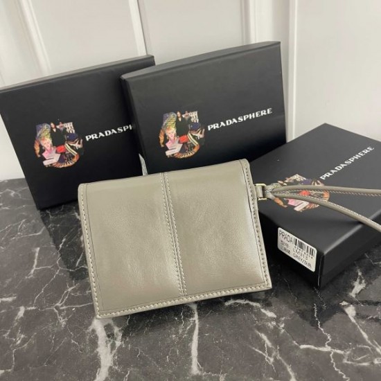 2025FW 二つ折り財布 PRADA プラダ 目を引く、必見の冬季新作