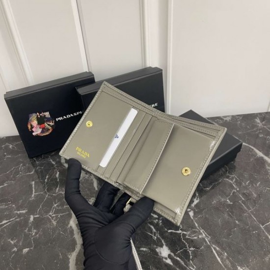 2025FW 二つ折り財布 PRADA プラダ 目を引く、必見の冬季新作