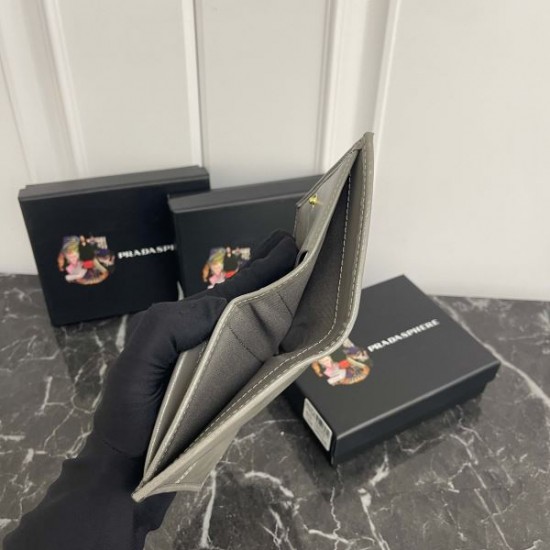 2025FW 二つ折り財布 PRADA プラダ 目を引く、必見の冬季新作
