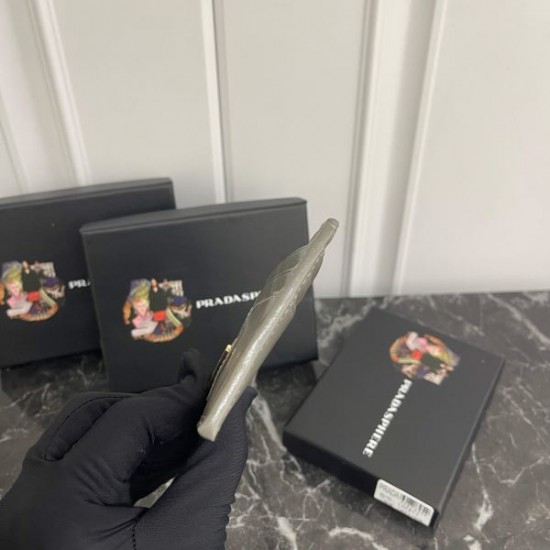 2025FW カードケース PRADA プラダ 絶対に可愛い！おすすめアイテム