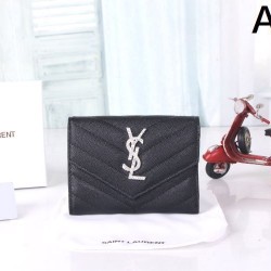 2025FW 三つ折り財布 YSL イヴ サンローラン カジュアルコーデにぴったりなアイテム