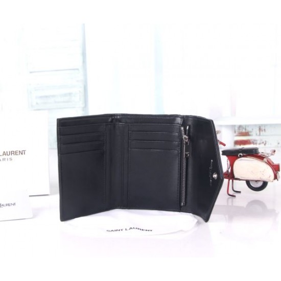 2025FW 三つ折り財布 YSL イヴ サンローラン カジュアルコーデにぴったりなアイテム
