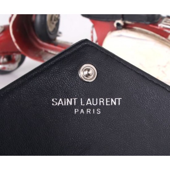 2025FW 三つ折り財布 YSL イヴ サンローラン カジュアルコーデにぴったりなアイテム