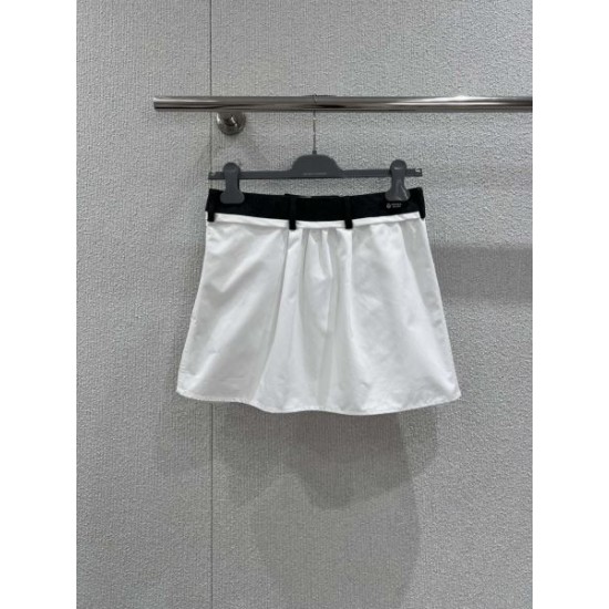 2026新品 スカート PRADA プラダ 取扱店舗限定の希少アイテム