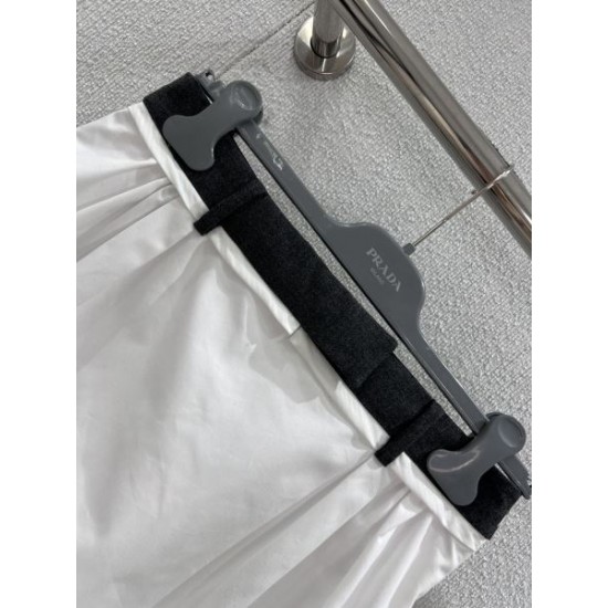 2026新品 スカート PRADA プラダ 取扱店舗限定の希少アイテム