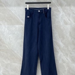2026新品 カジュアルパンツ MIU MIU ミュウミュウ 都会的な印象のスタイル