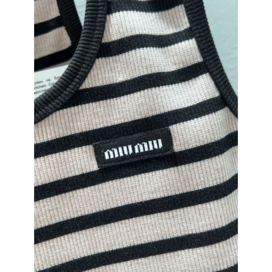 2026新品 ニットベスト MIU MIU ミュウミュウ トレンド感ある人気アイテム