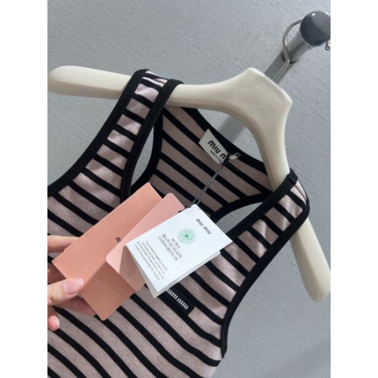2026新品 ニットベスト MIU MIU ミュウミュウ トレンド感ある人気アイテム