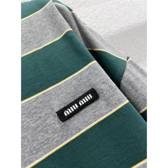 2026新品 スウェット MIU MIU ミュウミュウ クールで都会的な印象